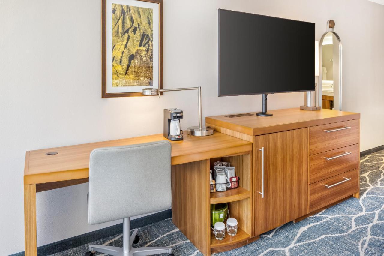 Chambre Lit King-Size avec Baignoire et Canapé-Lit - Vue sur la Ville - Accessible aux Personnes à Mobilité Réduite